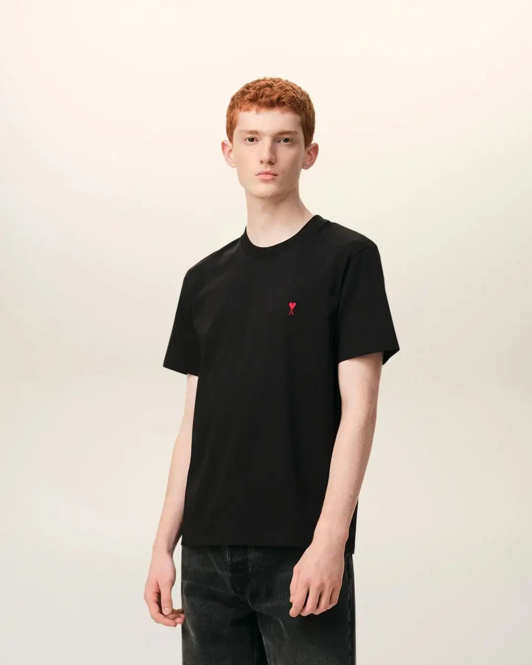 Camiseta Ami Paris with Red Ami de Coeur BFUTS035 724 001 BLACK AMI PARIS 