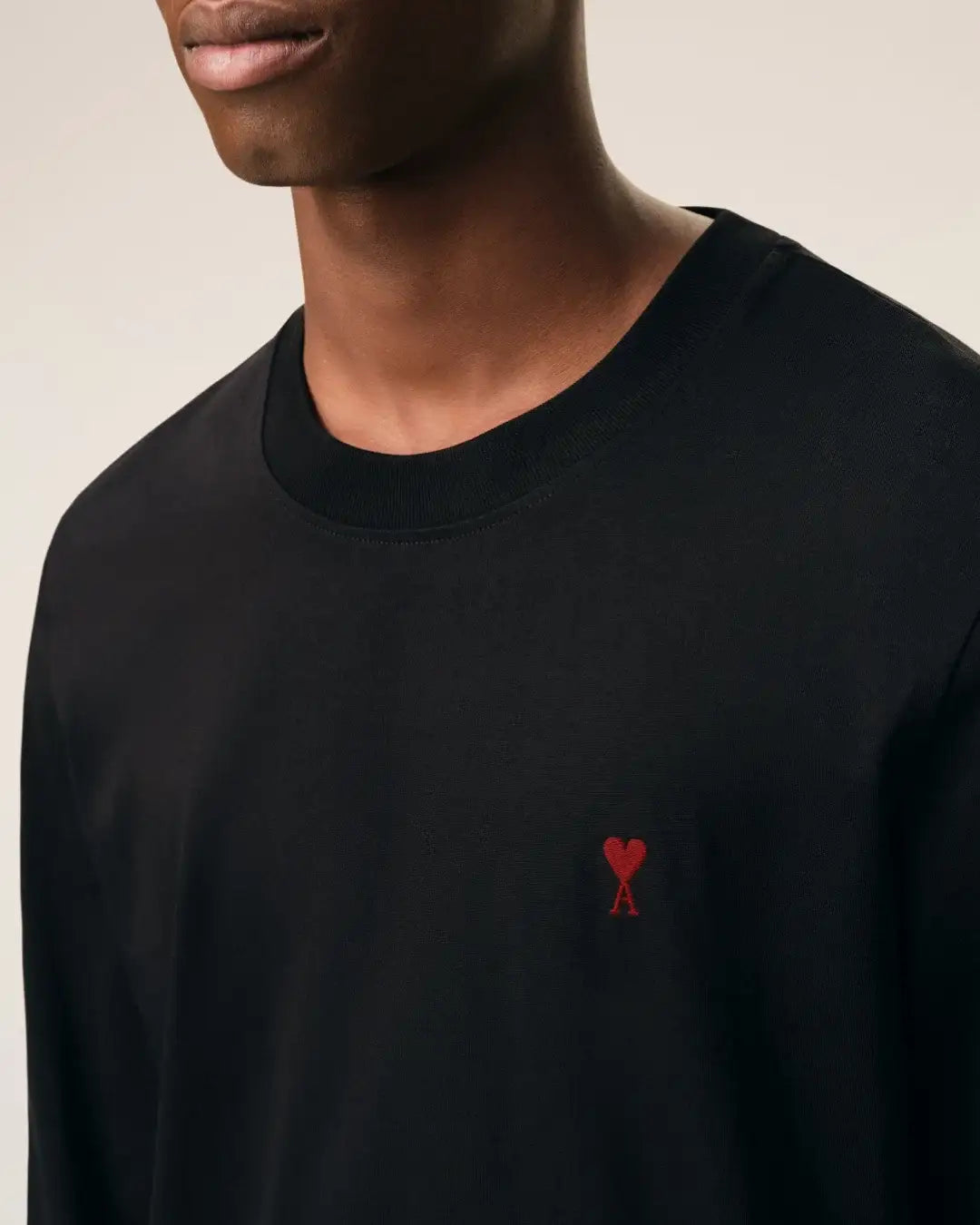 Camiseta Ami Paris Longlseeves with Red Ami de Coeur BFUTS235 724 001 BLACK AMI PARIS 