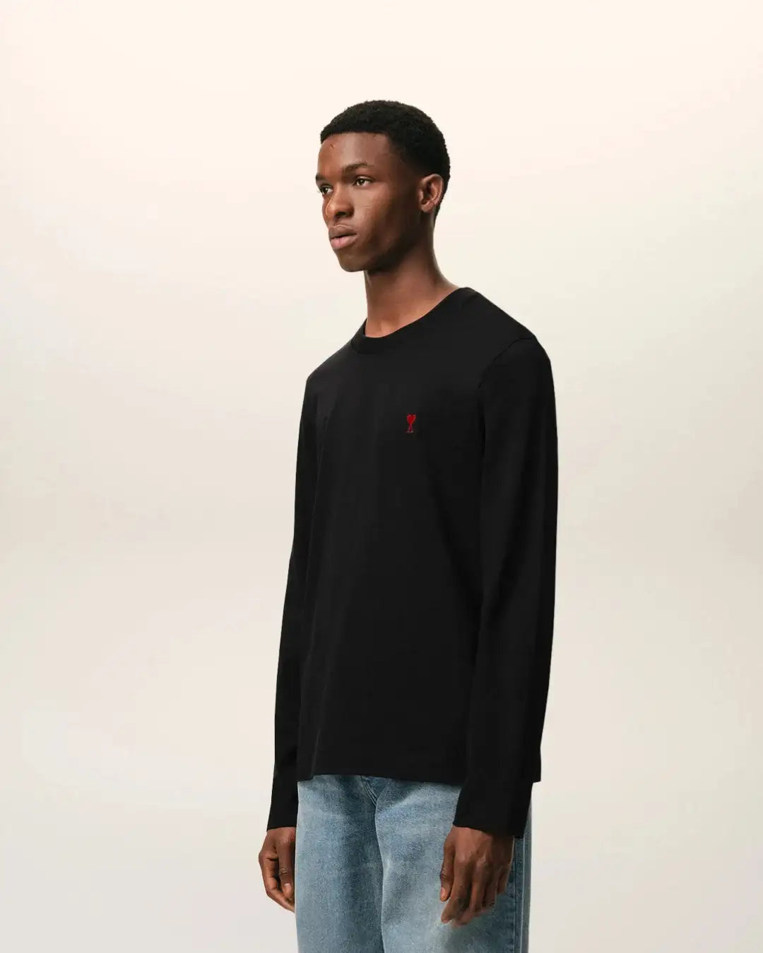 Camiseta Ami Paris Longlseeves with Red Ami de Coeur BFUTS235 724 001 BLACK AMI PARIS 