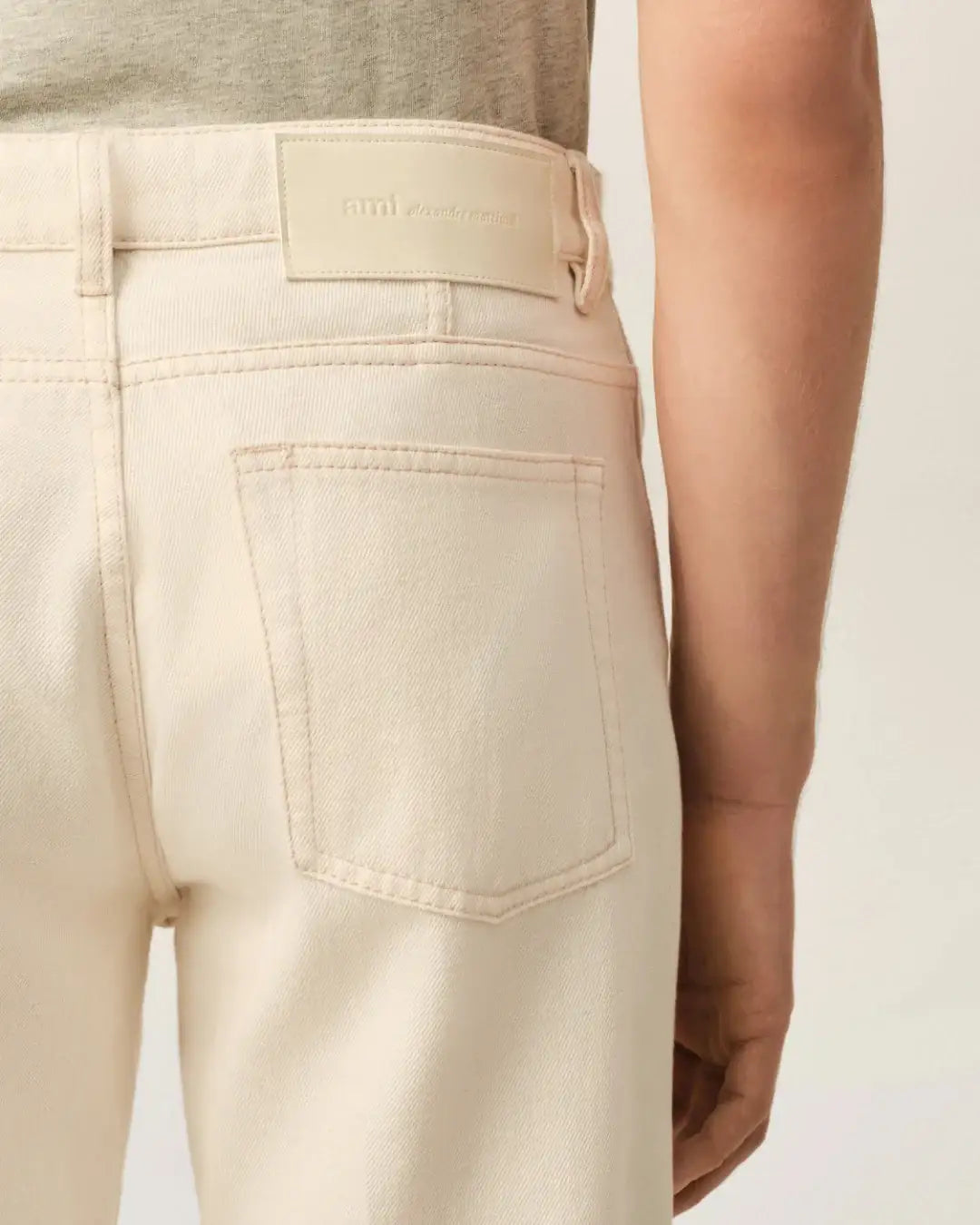Pantalones Ami Paris Parisian Fit Jeans HTR921 DE0134 136 WHITE CREAM AMI PARIS 