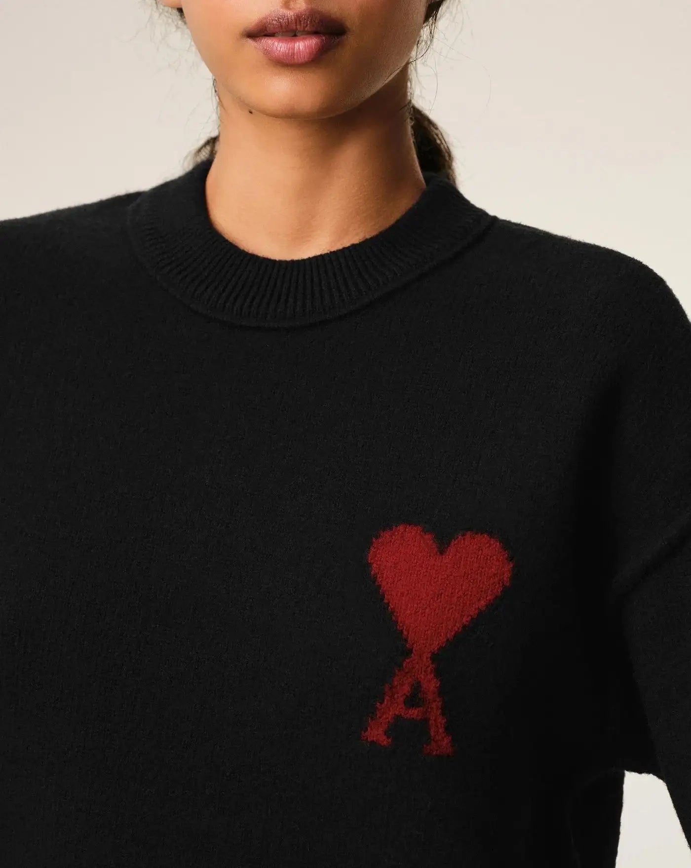 Jersey Ami Paris de lana negra UKS838 018 009 BLACK/RED AMI PARIS 