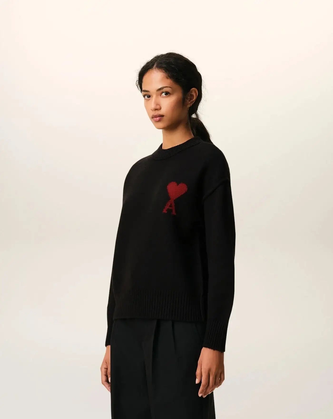 Jersey Ami Paris de lana negra UKS838 018 009 BLACK/RED AMI PARIS 