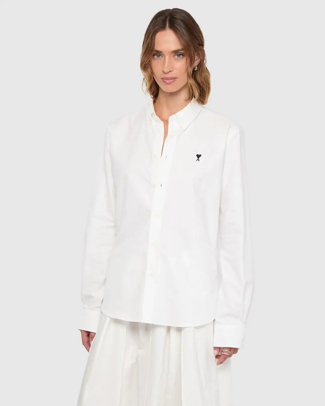 Camisa Ami Paris Quota Contrasted Ami de Coeur Button Down Collar Classic Fit USH878 CO0031 168 NATURAL WHITE AMI PARIS 