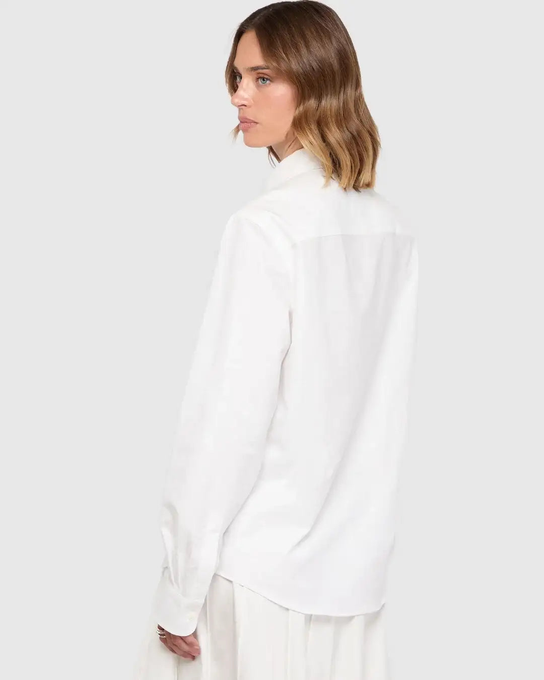 Camisa Ami Paris Quota Contrasted Ami de Coeur Button Down Collar Classic Fit USH878 CO0031 168 NATURAL WHITE AMI PARIS 