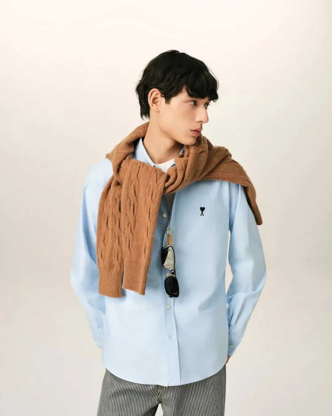 Camisa Ami Paris Quota Contrasted Ami de Coeur Button Down Collar Classic Fit USH878 CO0031 450 SKY BLUE AMI PARIS 