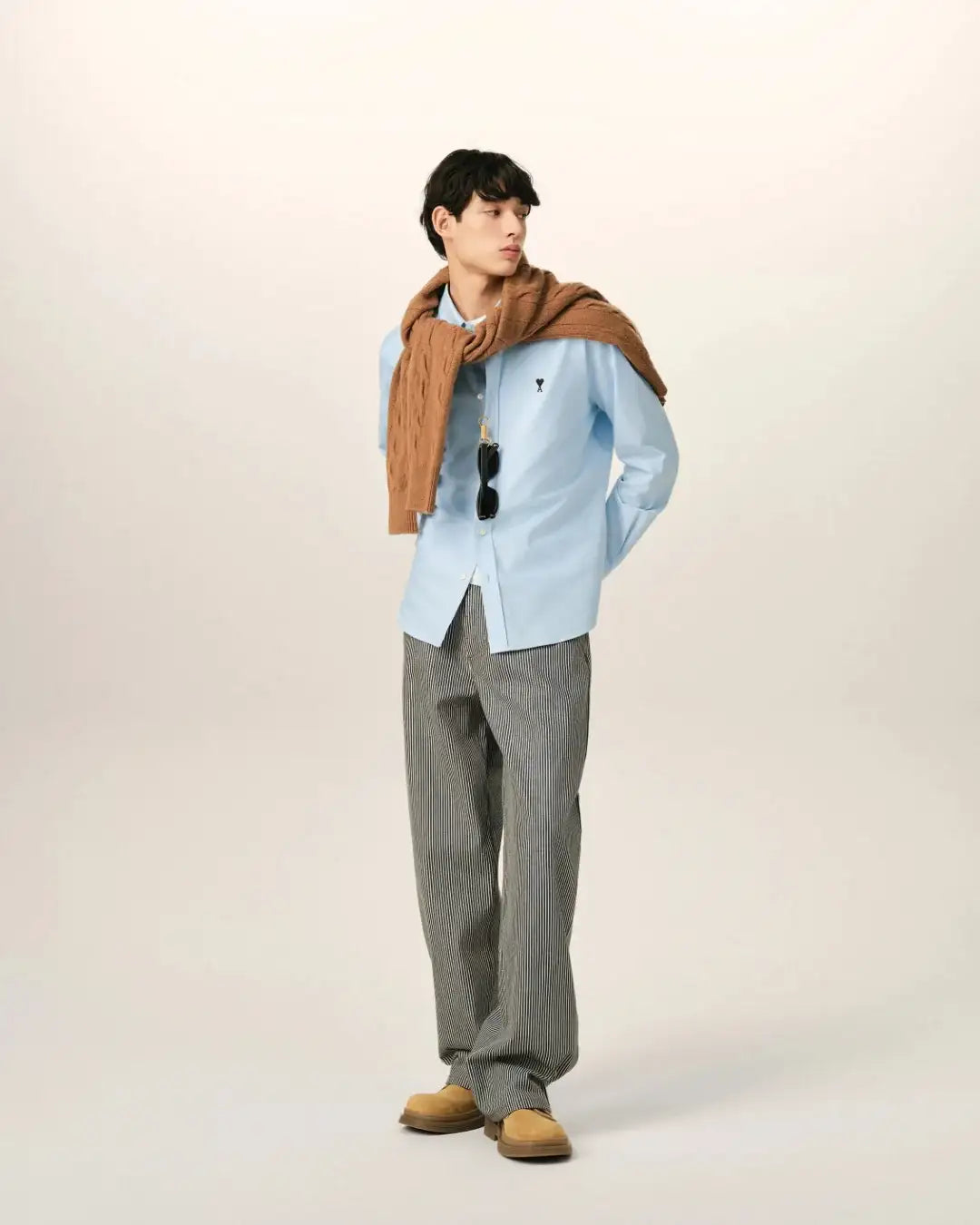 Camisa Ami Paris Quota Contrasted Ami de Coeur Button Down Collar Classic Fit USH878 CO0031 450 SKY BLUE AMI PARIS 