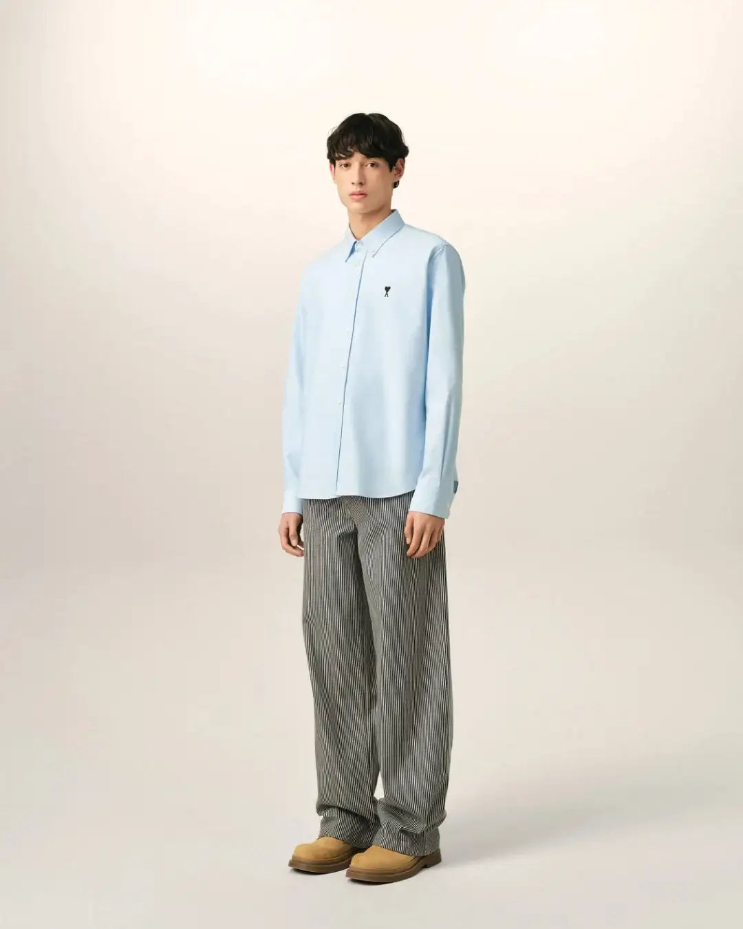 Camisa Ami Paris Quota Contrasted Ami de Coeur Button Down Collar Classic Fit USH878 CO0031 450 SKY BLUE AMI PARIS 