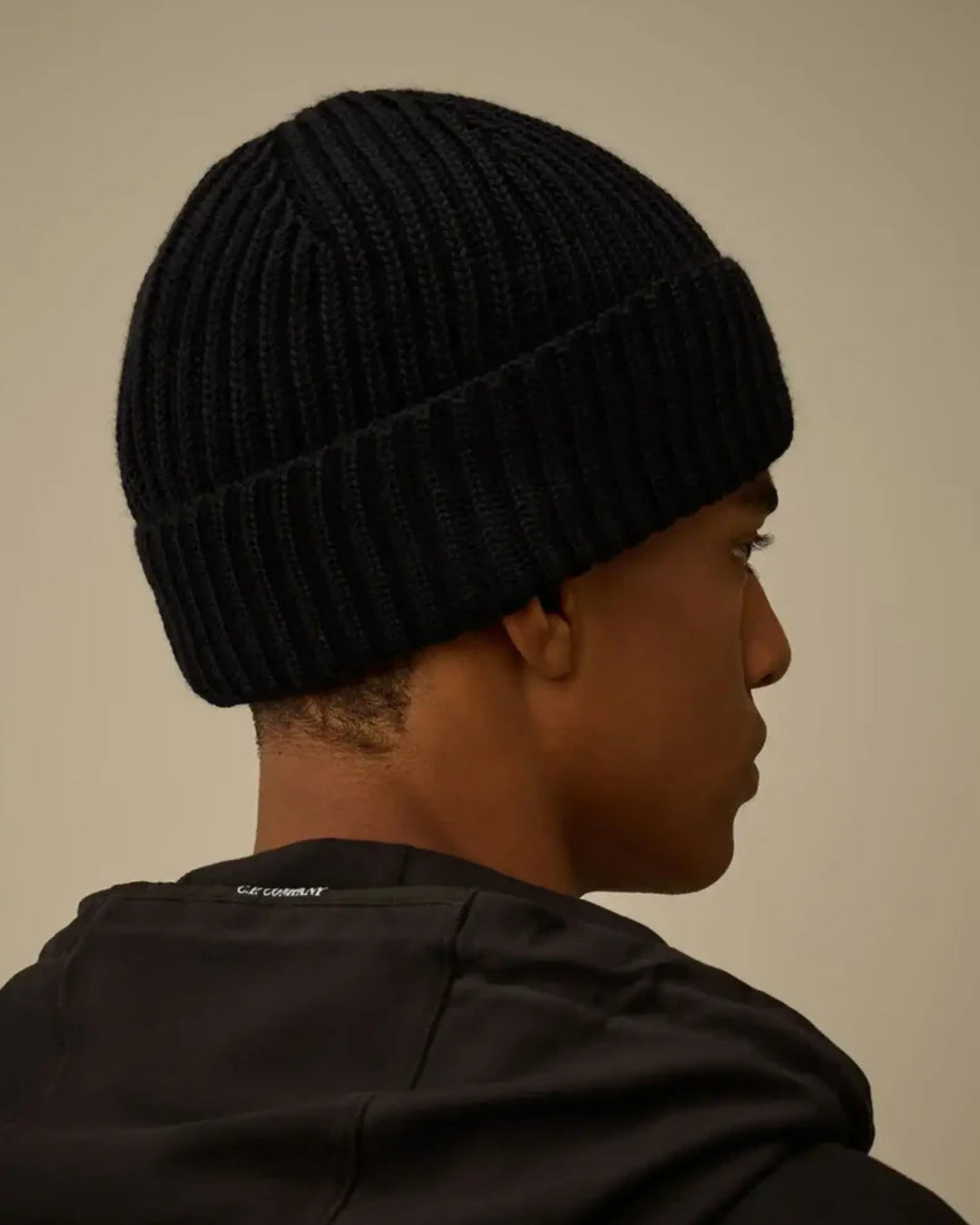 Gorro C.P. Company Knit Cap in Extrafine Merino RFCMAC739A005509A 888 C.P. COMPANY 