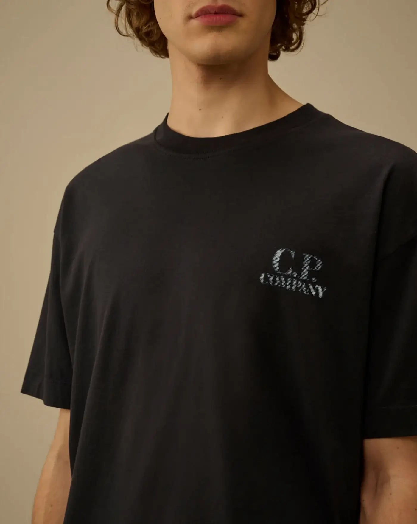 Camiseta C.P. Company 30/1 Jersey Comfort Logo 20CMTS143A110579W 888 TOTAL ECLIPSE C.P. COMPANY 