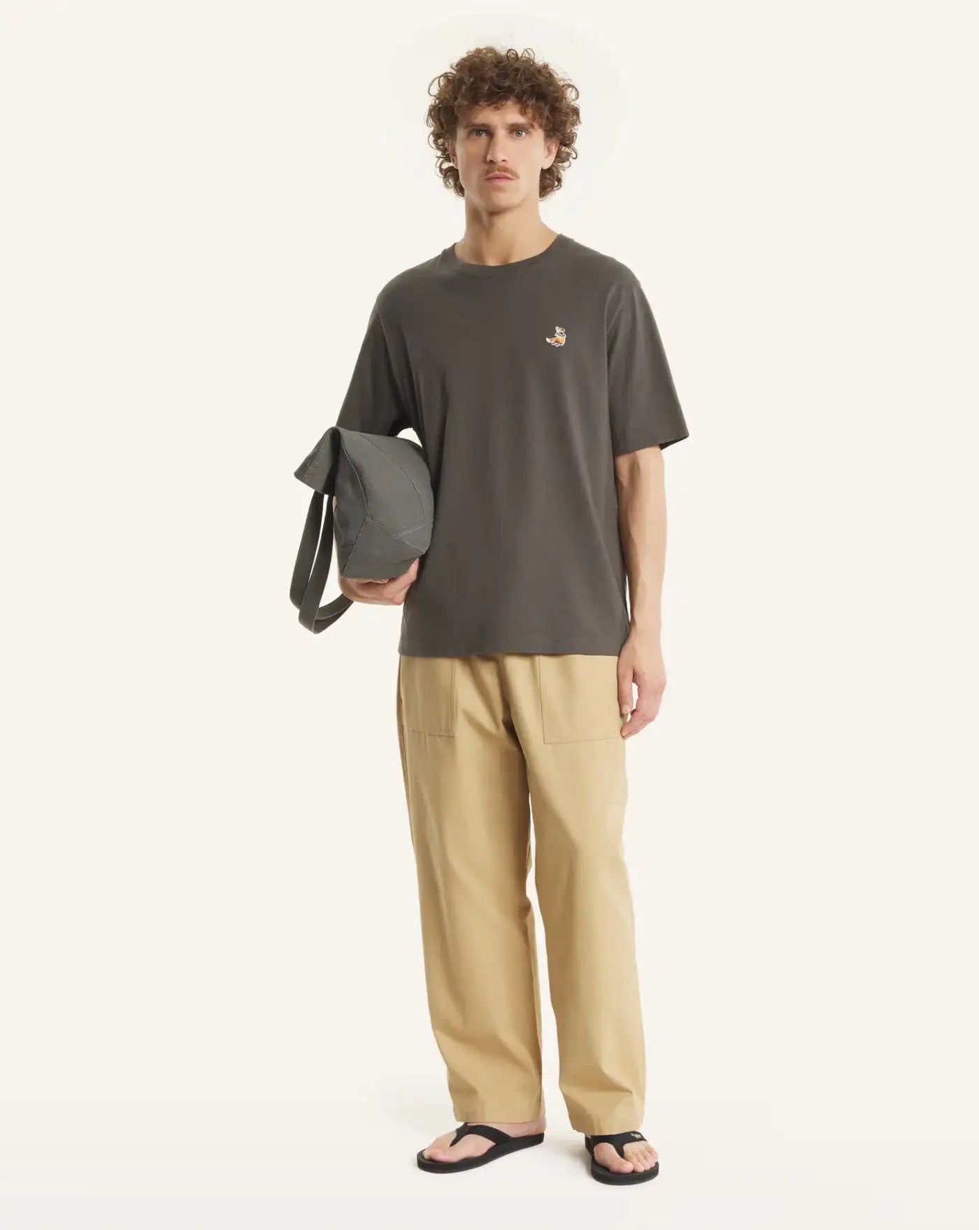 Camiseta Maison Kitunse Dreaming Fox QM00102KJ7026 0453 MAISON KITSUNE 