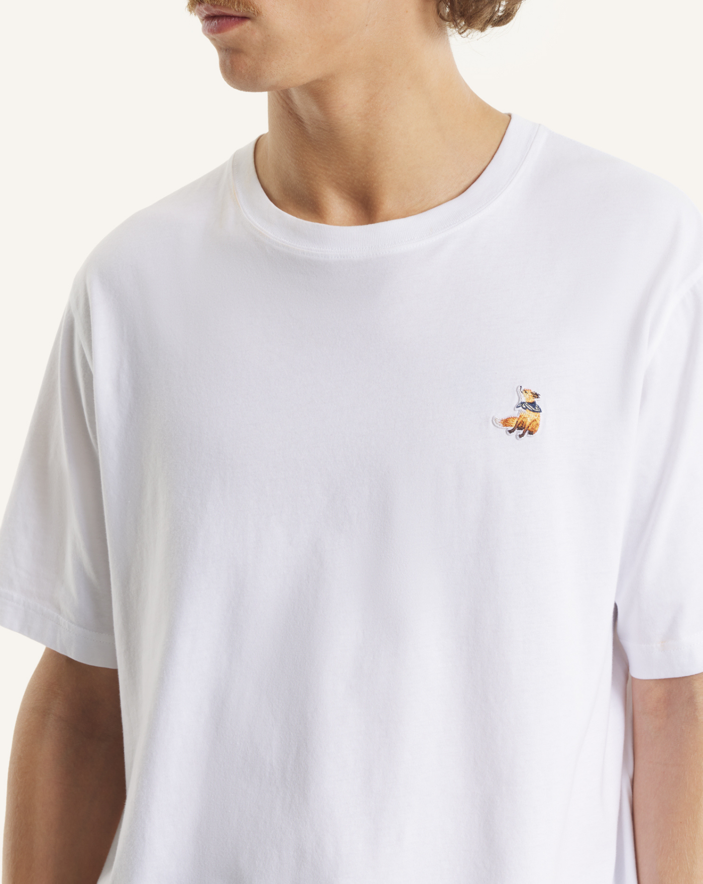 Camiseta Maison Kitsune Dreaming Fox QM00102KJ7026 P100 MAISON KITSUNE 