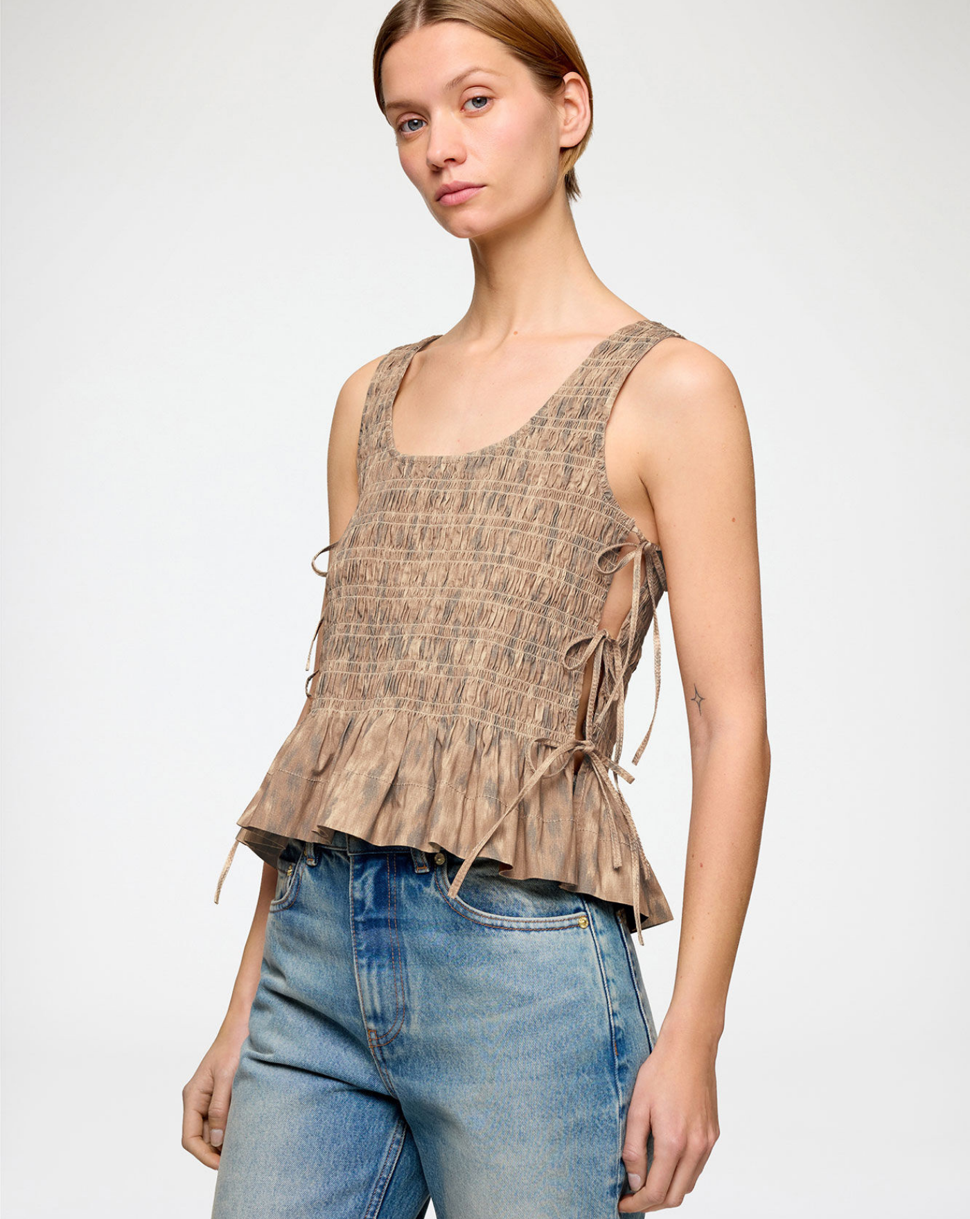 Blusa Ganni Smock Top in Printed Stretch A1040271 ZZZ BURRO GANNI 