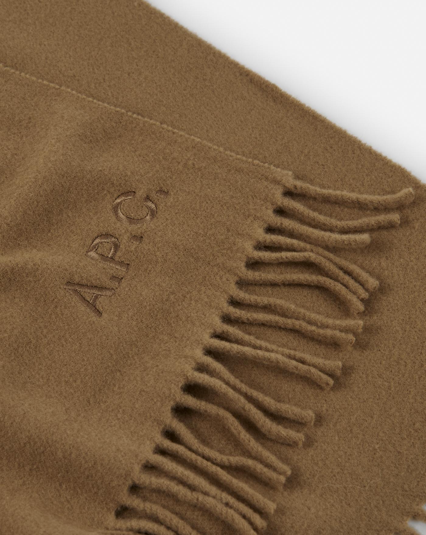 Bufanda A.P.C. Echarpe Alix Brodee WOAFEM15170 CAB-CAMEL A.P.C. 
