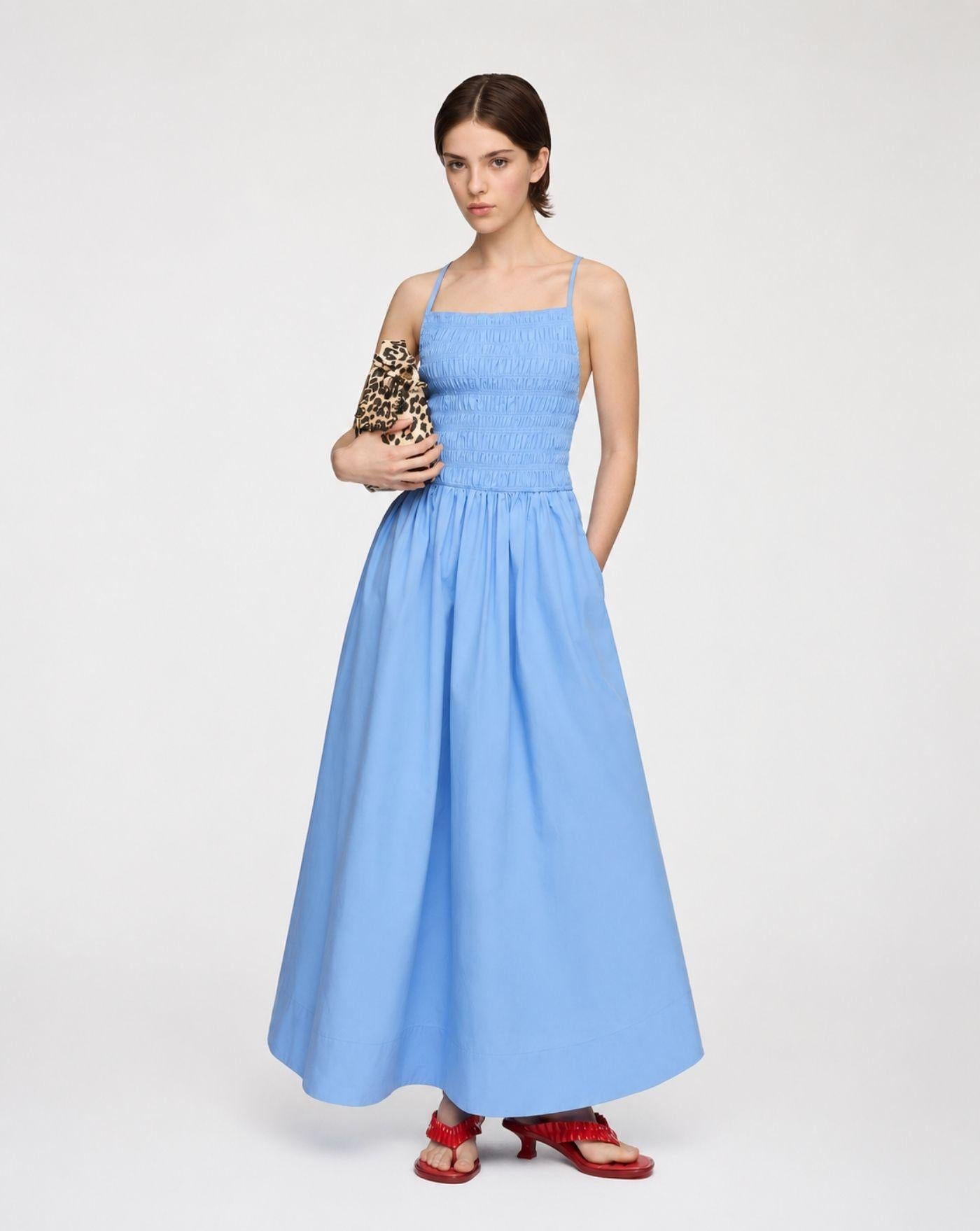 Vestido Ganni Regenerative Cotton Poplin Long Smocked Dress<BR/> A1030621 ZZL GANNI 