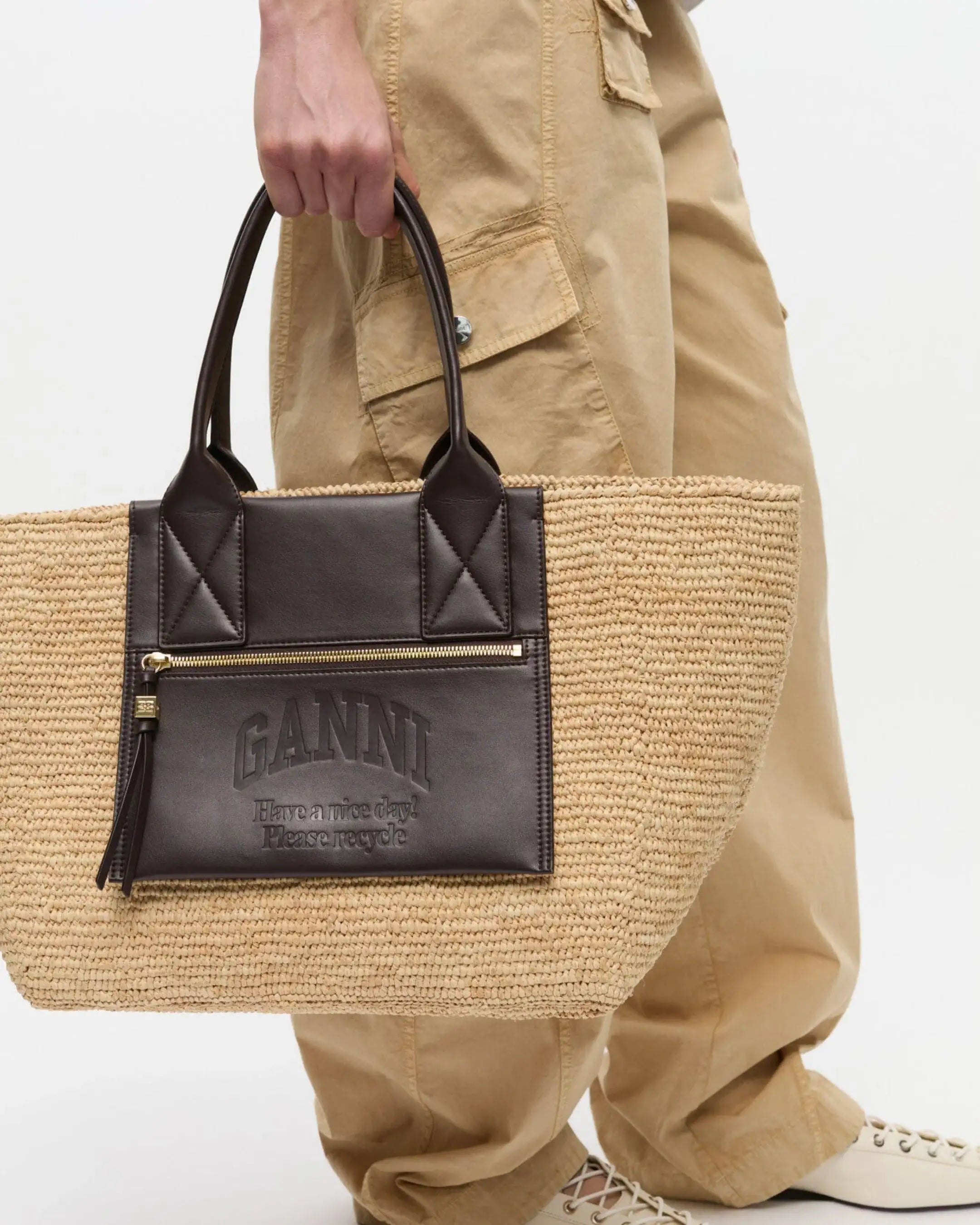 Bolso Ganni Easy Shopper Medium Raffia A6823 901 GANNI 