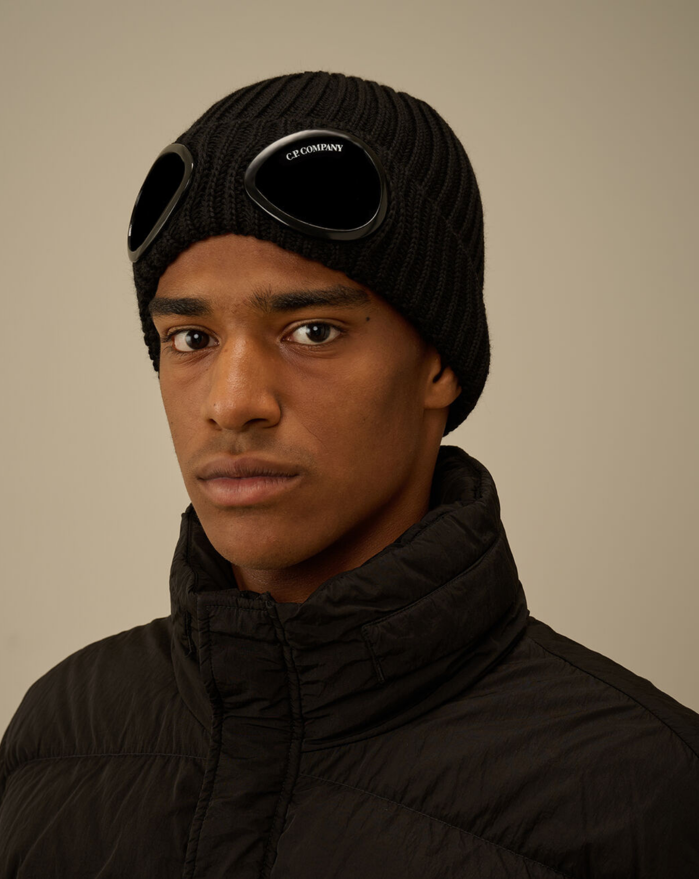 Gorro C.P. Company Lens RFCMAC742A005509A 999 C.P. COMPANY 