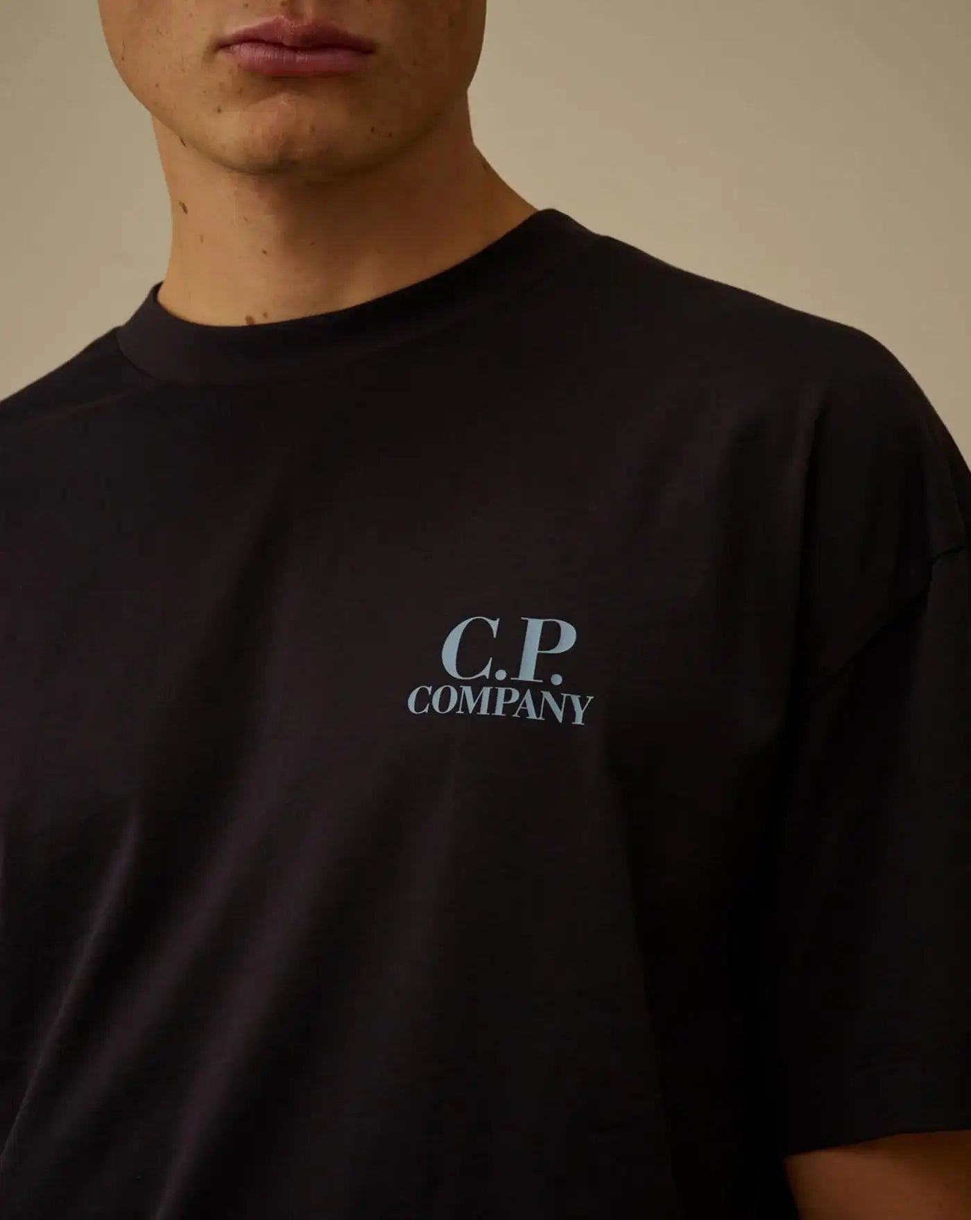 Camiseta C.P. Company 30/1 Jersey Short Sleeve Printed Graphics 20CMTS086A005100W 888 TOTAL ECLIPSE C.P. COMPANY 